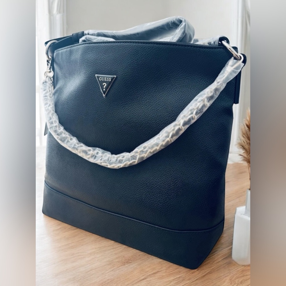GUESS Hobo Large Chain Shoulder Bag Tote Katy Full Metal Logo Guess Black